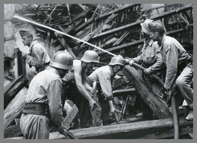 4 Hung Rescue TeamCROPfire fighters budapest 1944.jpg