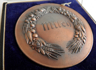 3. Reichsnährstands ausstellung 1936 Frankfurt a. M. bronz MILCH (6) (Medium).JPG