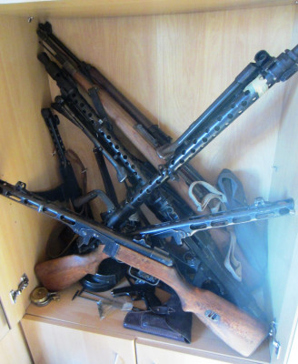 MG34, MG13, MP44, 2 x PPsh41, PPS43, Mauser K98k, Gewehr 43
