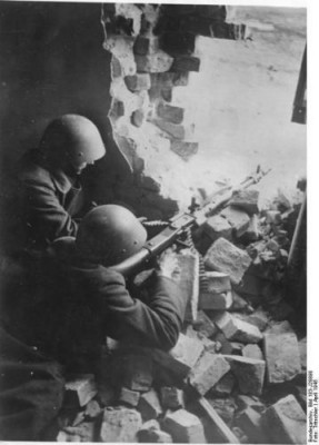 volksturm mit CZ stahlhelm.jpg