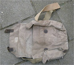 Nederlandse Gasmaskertas.jpg