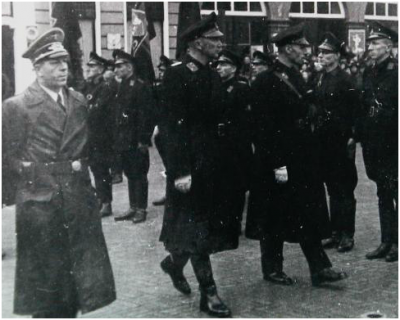 Münzer bij de installatie van de N.S.B. burgemeester C.E.P. Lenshoek op 19 december 1941, Goes.