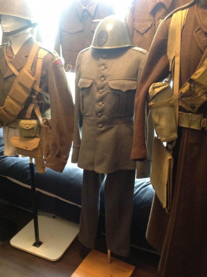 Nederlandse infanterist 1939-1940 ( jasje uit 1918) (broek is een model m1912)
