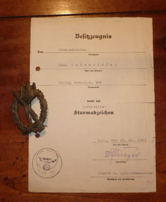 Besitzzeugnis  Infanterie-Stumabzeichen ondertekend door Ridderkruis met eikenloofdrager Dr.Ing.Rudolf Flinzer