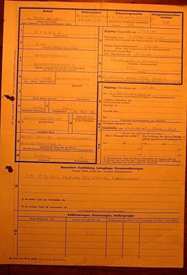 Samenvatting loopbaan / opleiding /onderscheidingen/verwondingen van deze SSer. Laatste blad van het dossier (voorzijde)