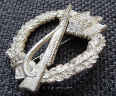 Infanterie sturmabzeichen in bronze und silber hersteller JFS (3).JPG