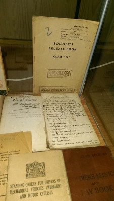 Soldiers release book en het handgeschreven boekje zijn van dezelfde persoon