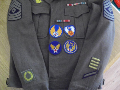 9th USAAAF jasje en patches (1).JPG