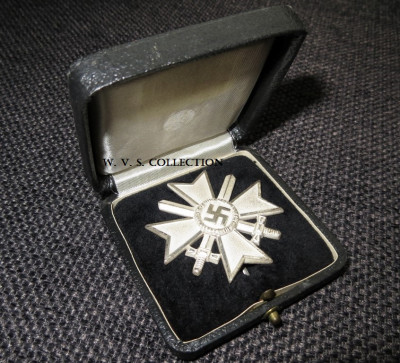 Kriegsverdienstkreuz 1e klasse mit schwerter hersteller L 15 (8) (Medium).JPG