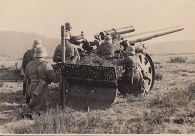 2-15cm sFH 18 Howitzer.jpg