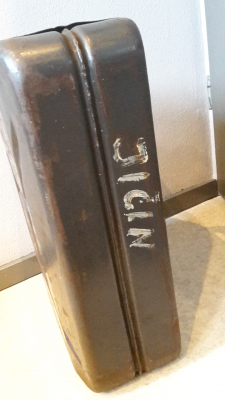 Nog wat op de zijkant beschreven met verf