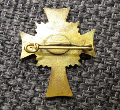 Mutterkreuz in gold halb miniatur an nadel (3) (Large).JPG
