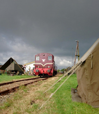 NS 2225 komt tussen het bivakterrein door.