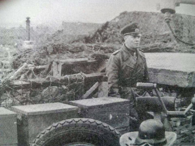 Erwin rommel in den helder voor de bouw van de atlanticwall