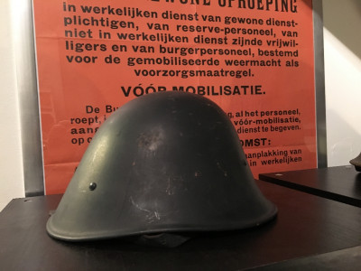 zwarte NL helm, LBD?