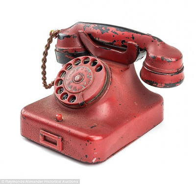 3DB0F8E100000578-4260928-A_phone_believed_to_be_Adolf_Hitler_s_wartime_telephone_sold_at_-a-74_1488157242179.jpg