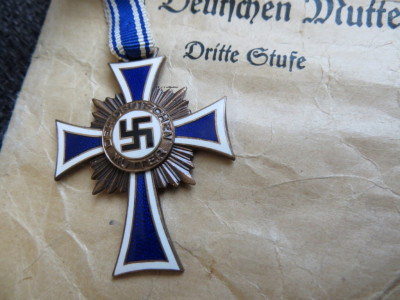 Mutterkreuz dritte stufe C.F. Zimmerman (3) (Large).JPG