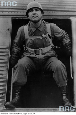 posed photo jump Max Schmeling German boxer paratrooper airborne fallschirmjager ju-52.jpg