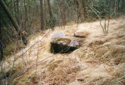 Betonnen loopgraaf voor de rondom verdediging.