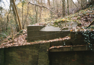 Een tobruk met een manschappenbunker aan deKlimweg.