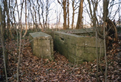 Betonnen loopgraaf.