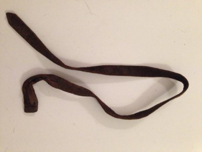 Bruin riempje 32,5 cm lang, 0,9 cm breed.JPG