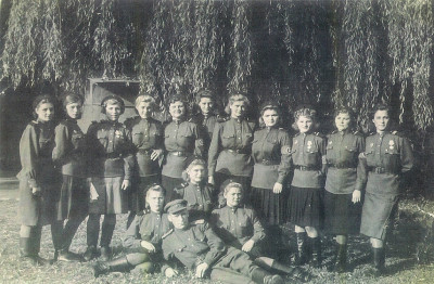Lydia Spivak, staande tweede van links. De foto is genomen ten tijde van de Conferentie van Potsdam. (Privécollectie familie Ovcharenko)