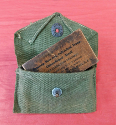 WW-2-US-M-42-First-Aid-Kit-with-_57.jpg