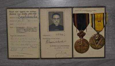 Kaart met opgave oorlogsdiensten en zijn verdiende medailles