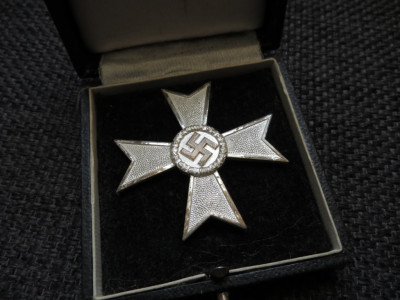 Kriegsverdienstkreuz 1. klasse ohne schwertern hersteller 50 (4) (Groot).JPG