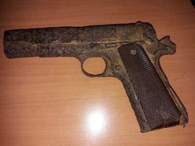 colt 1911 bodemvondst Veghel.jpg