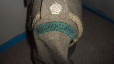 CLOSE-UP EMBLEMEN BRITSE ITELLIGENCE OFFICIER BD