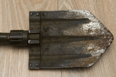 Klappspaten-lr3 (1).jpg