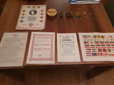 Nederlandse documenten, k98 clipje, Dubbin (nog onbekend) en een setje Nederlandse medailles!