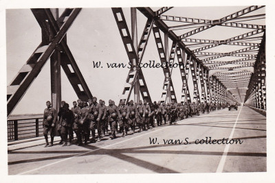 Duitsers op de Moerdijkbrug 01 - kopie (Custom).jpg