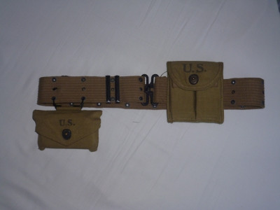 pistolbelt + pouches.JPG