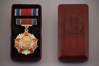 Commemorative medal-lr.jpg