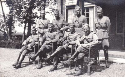 1939.. Kees Tinga rechtsboven.jpg