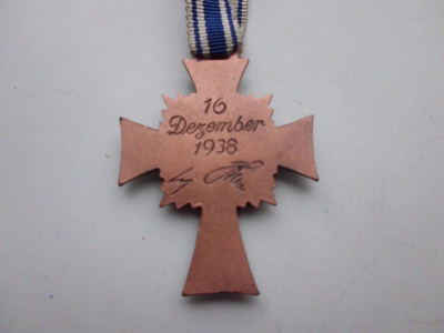 Ehrenkreuz der Deutschen Mutter - achterzijde.JPG