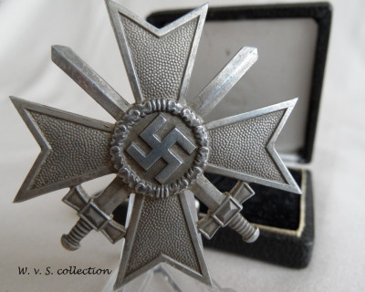 Kriegsverdienstkreuz 1e klasse mit schwertern Hersteller 4 (3).JPG