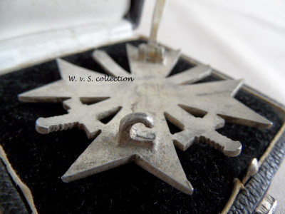 Kriegsverdienstkreuz 1e klasse mit schwertern Hersteller 4 (5).JPG