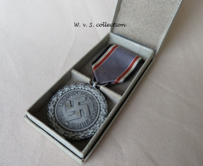 Luftschutz ehrenzeichen 2 stufe (12).JPG